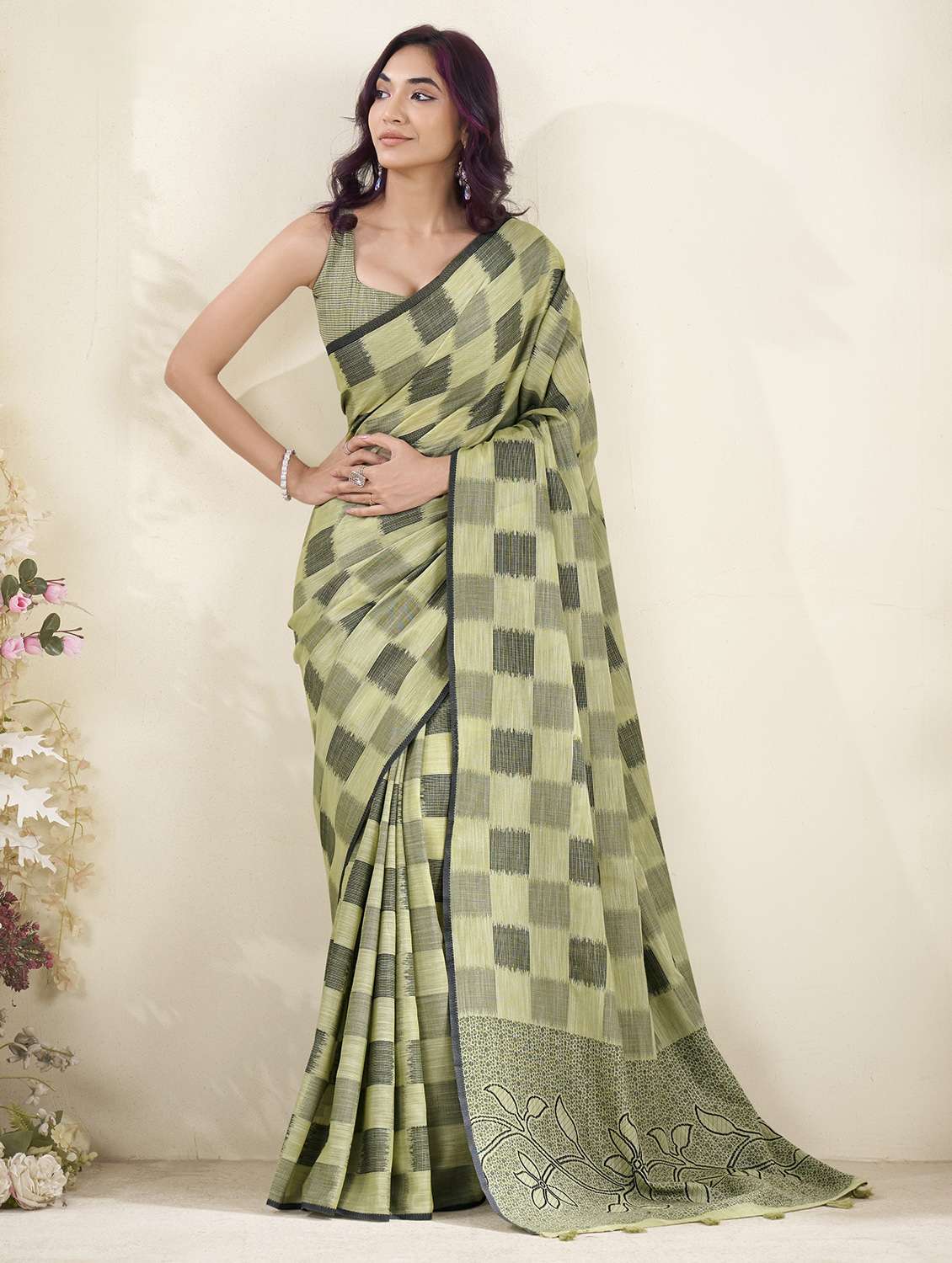 women checkered handloom saree with blouse