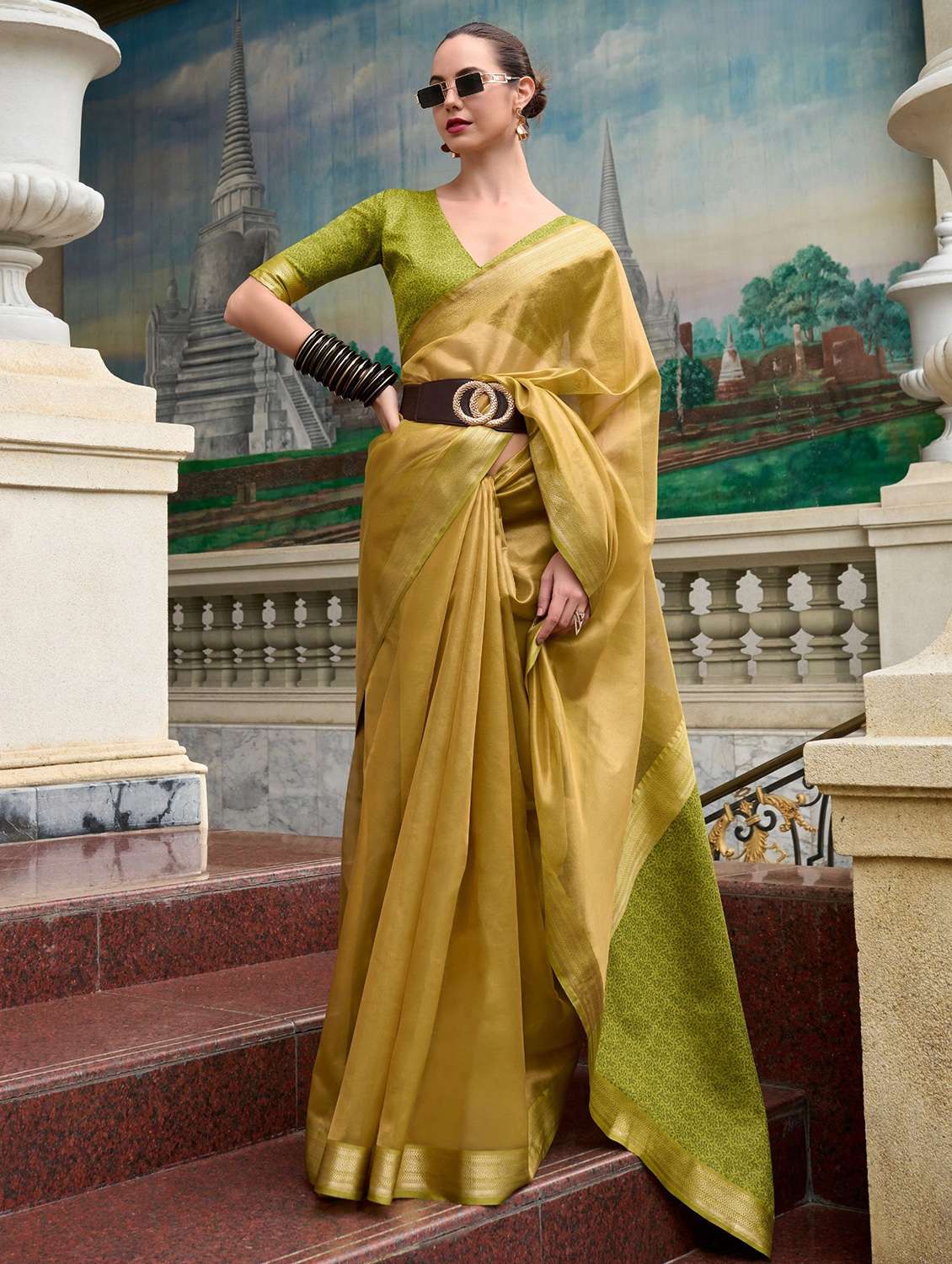 women solid with bordered saree with blouse