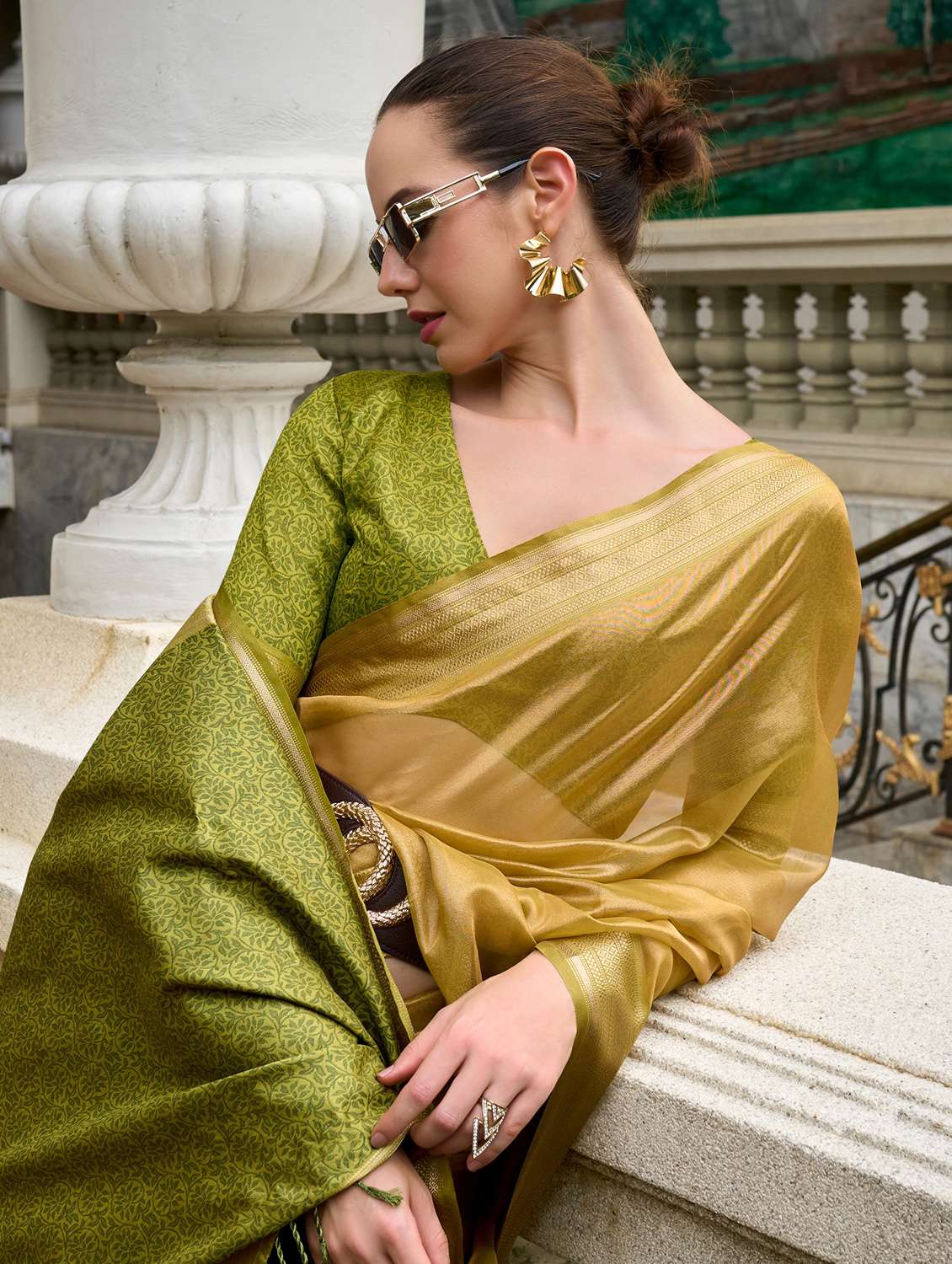 women solid with bordered saree with blouse - 22593031 -  Standard Image - 3