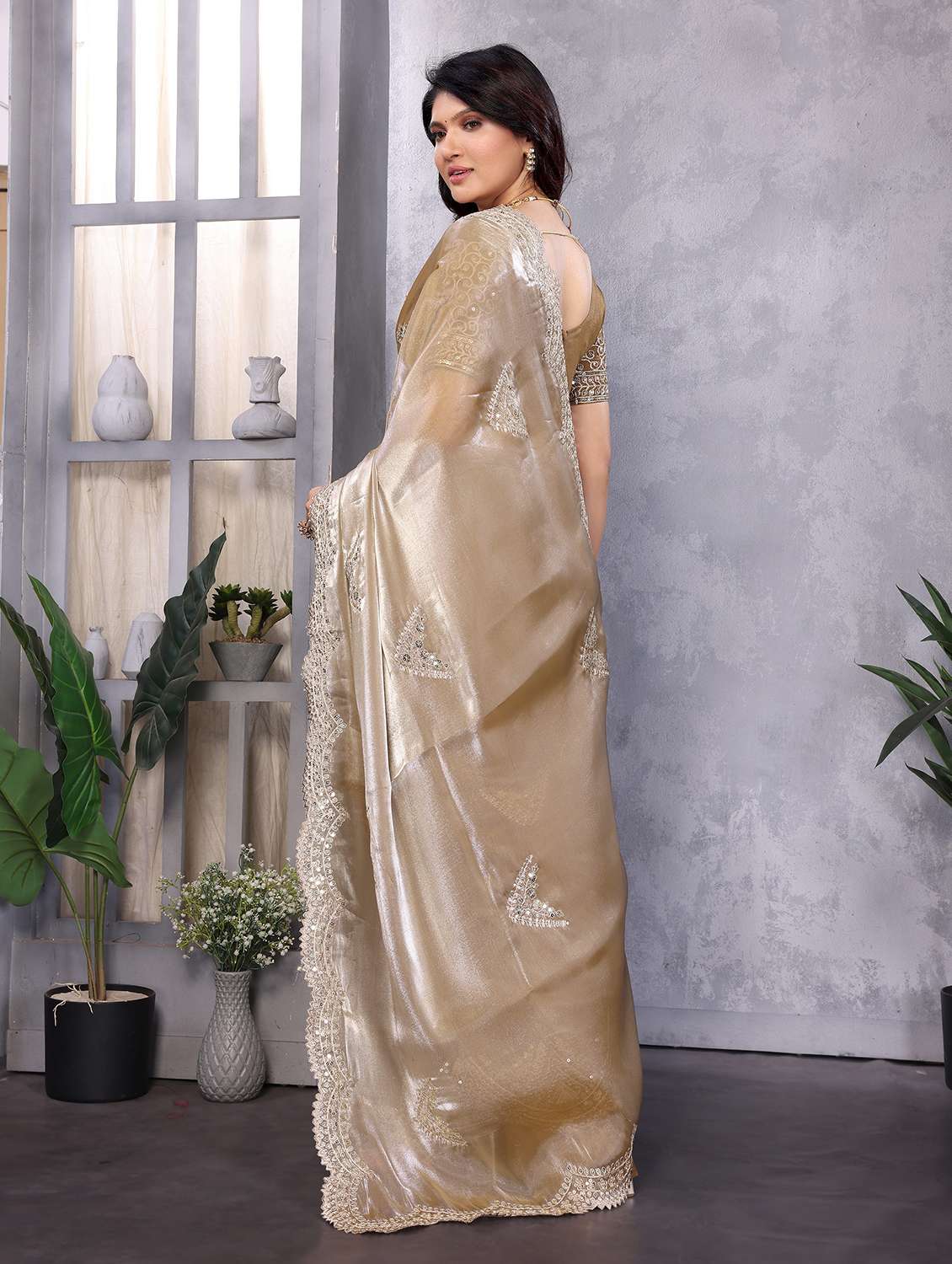 Women Solid With Work Embroidered Saree With Blouse - 22593036 -  Standard Image - 3