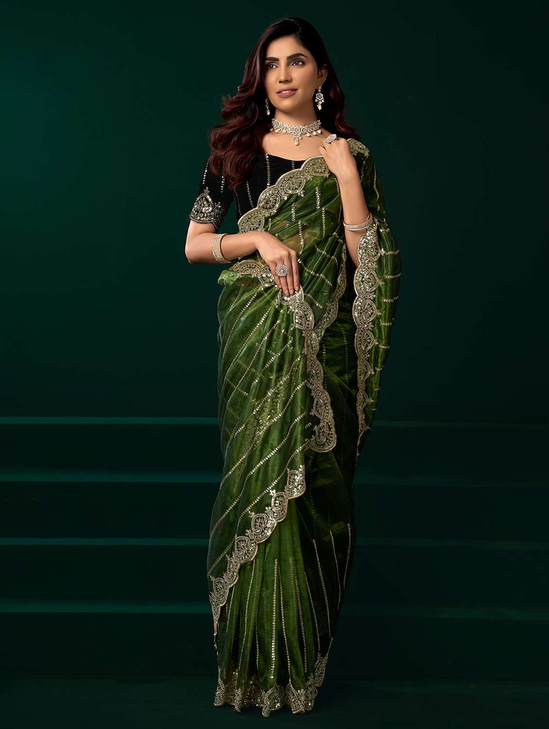 Women Solid With Work Embroidered Saree With Blouse - 22593046 -  Standard Image - 5