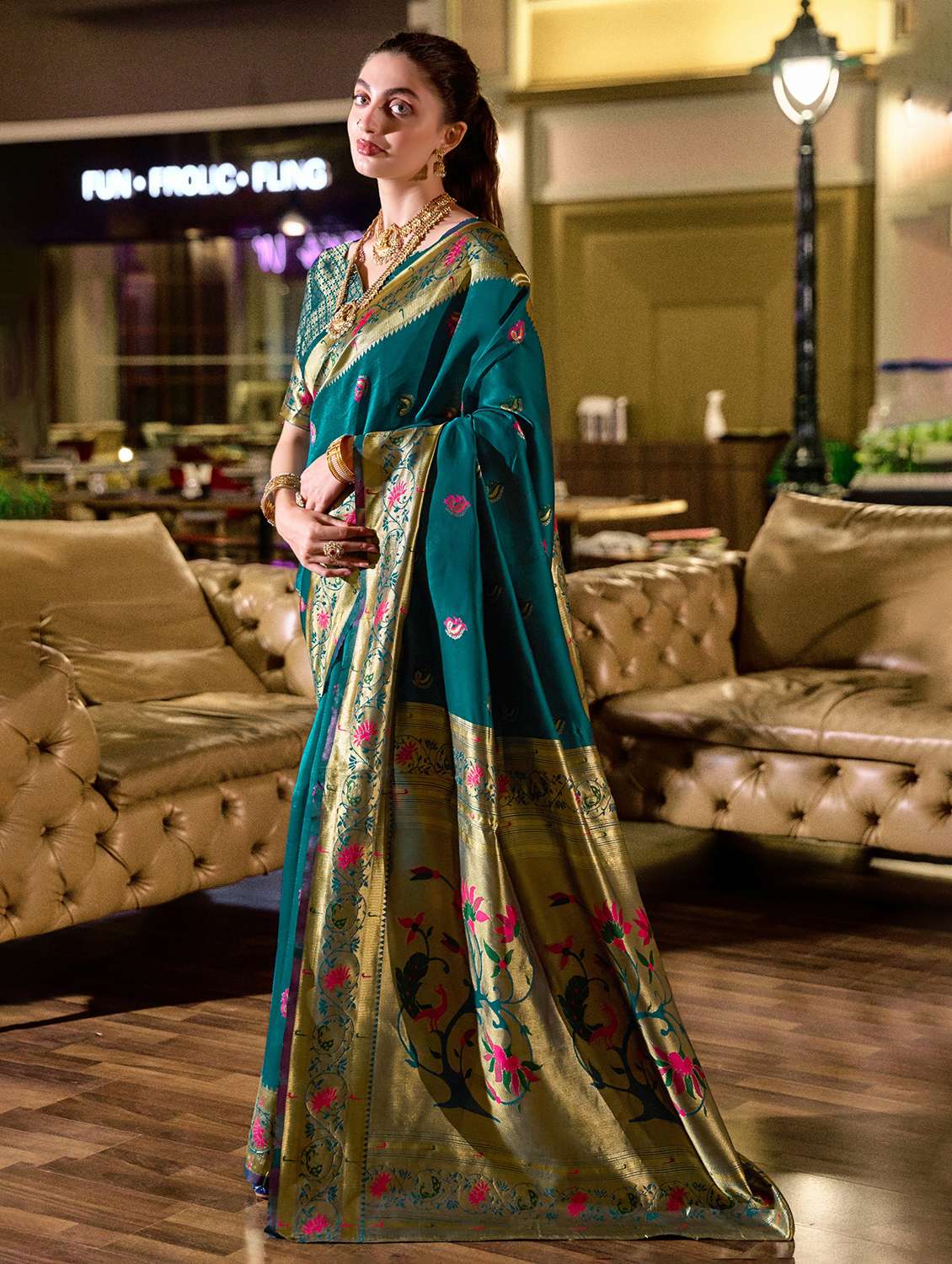 Women Self Design Paithani Saree With Blouse - 22593071 -  Standard Image - 3