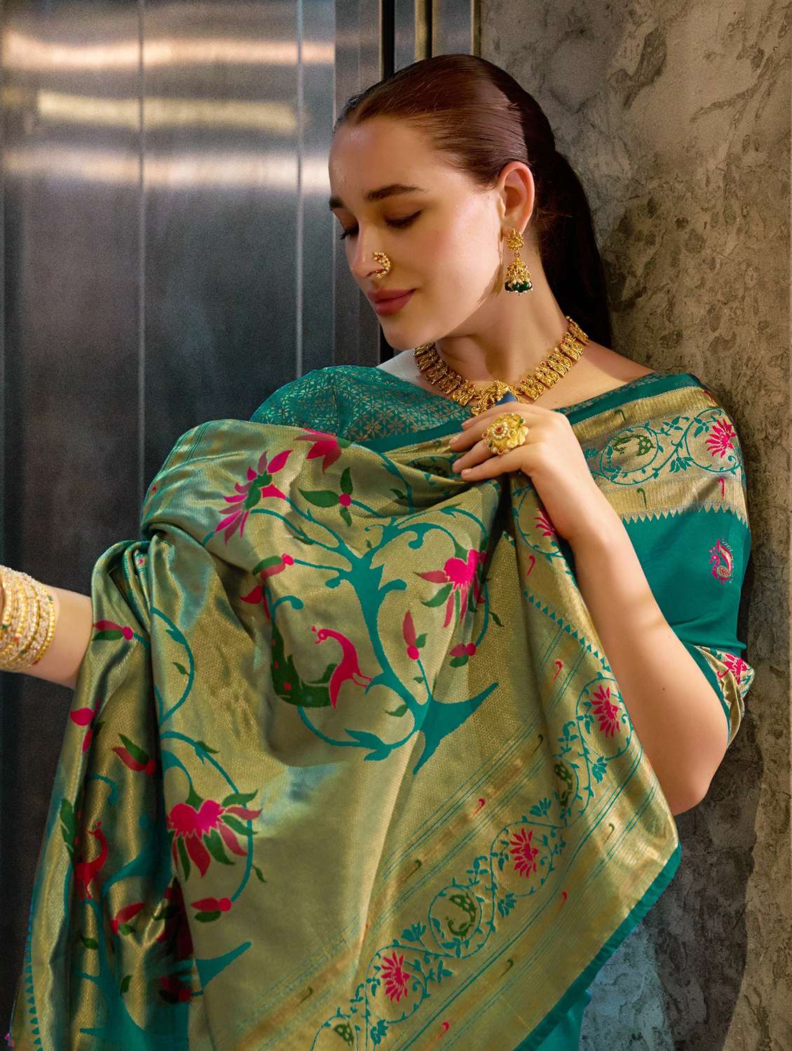 women self design paithani saree with blouse - 22593072 -  Standard Image - 5