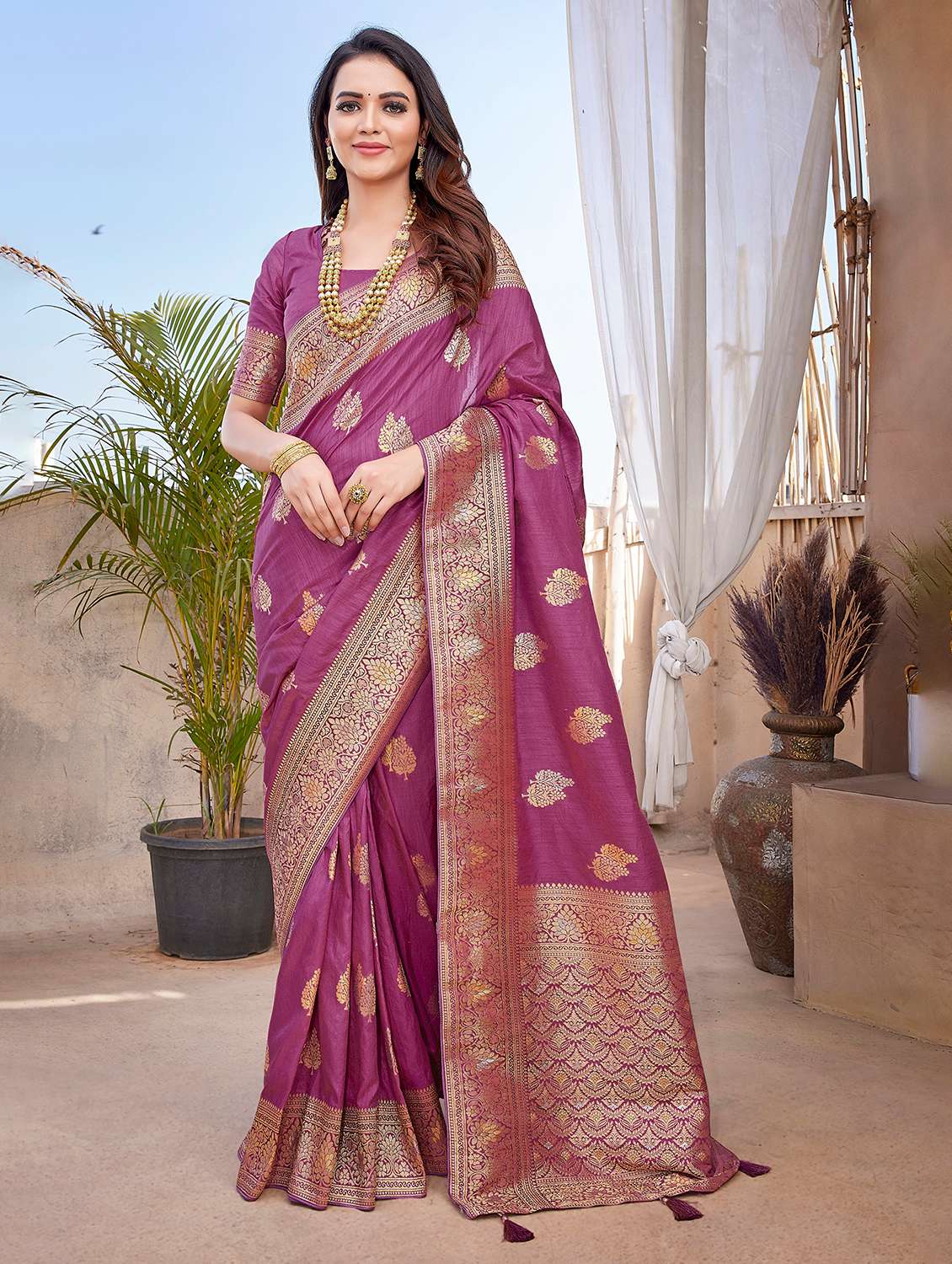 women self design banarasi saree with blouse
