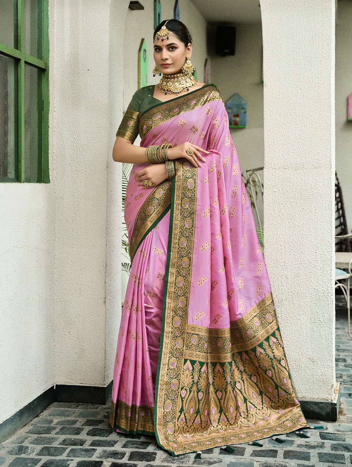 women self design banarasi saree with blouse