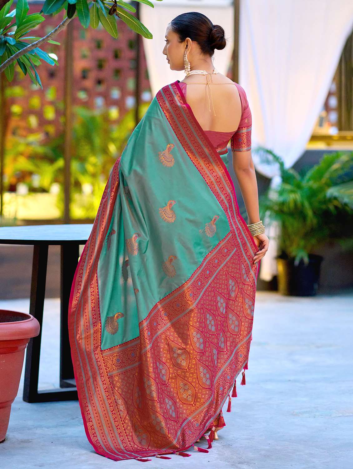 women self design banarasi saree with blouse - 22593182 -  Standard Image - 3