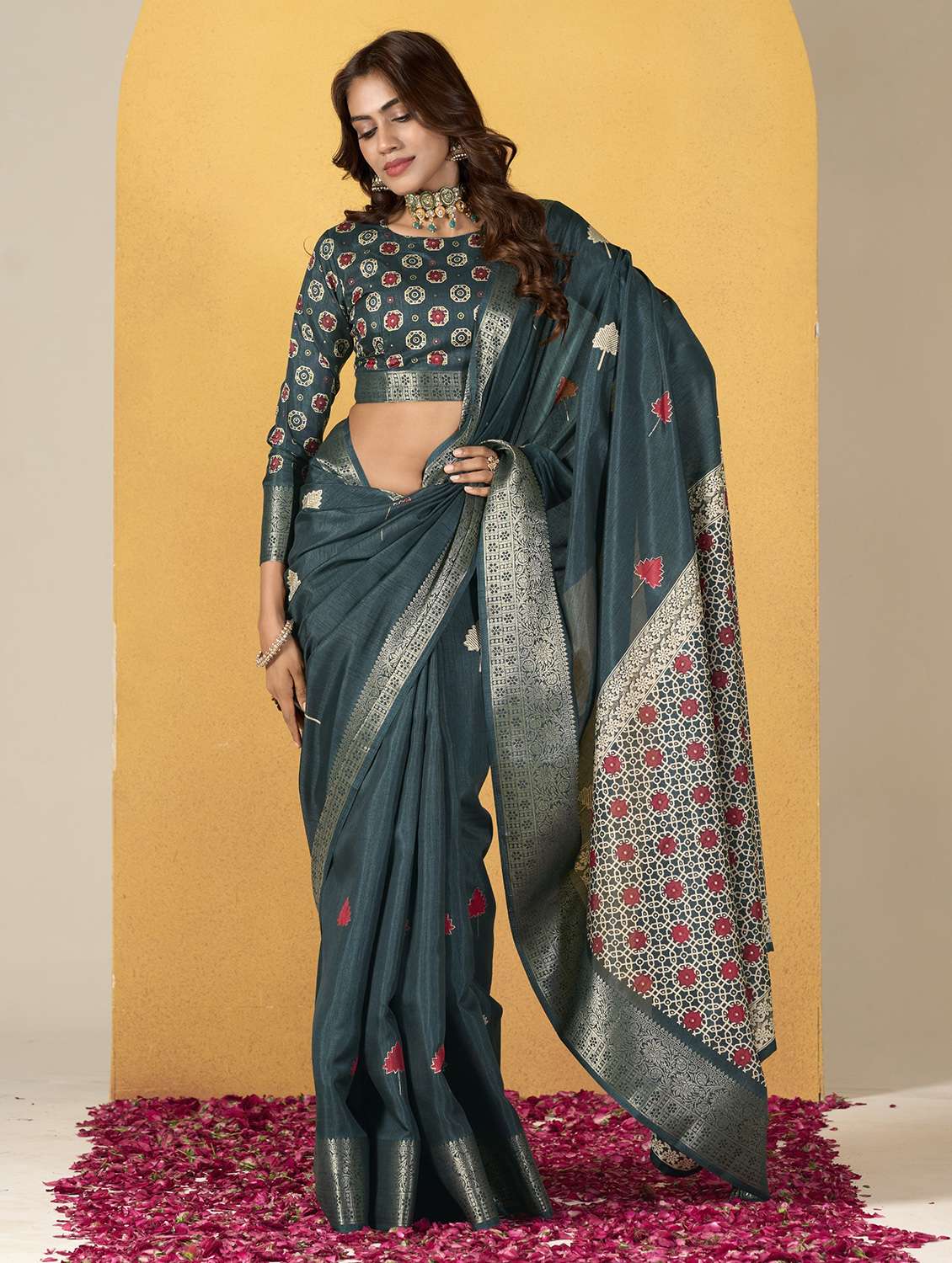 women printed bordered saree with blouse