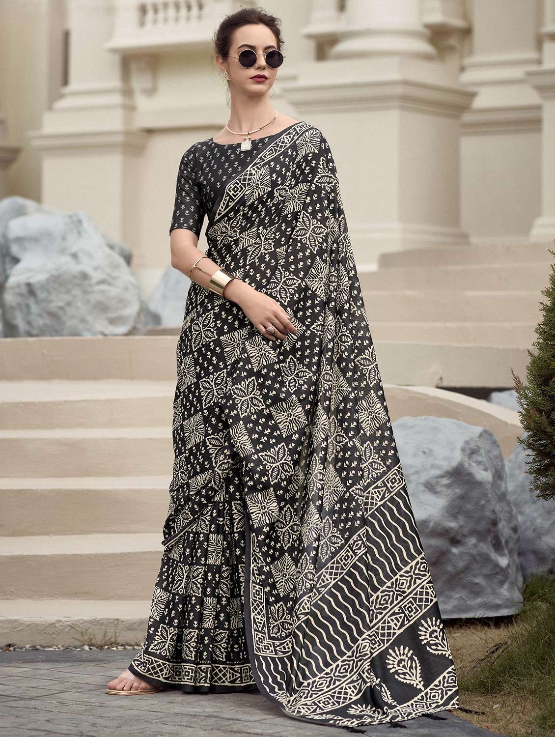 women printed casual wear saree with blouse