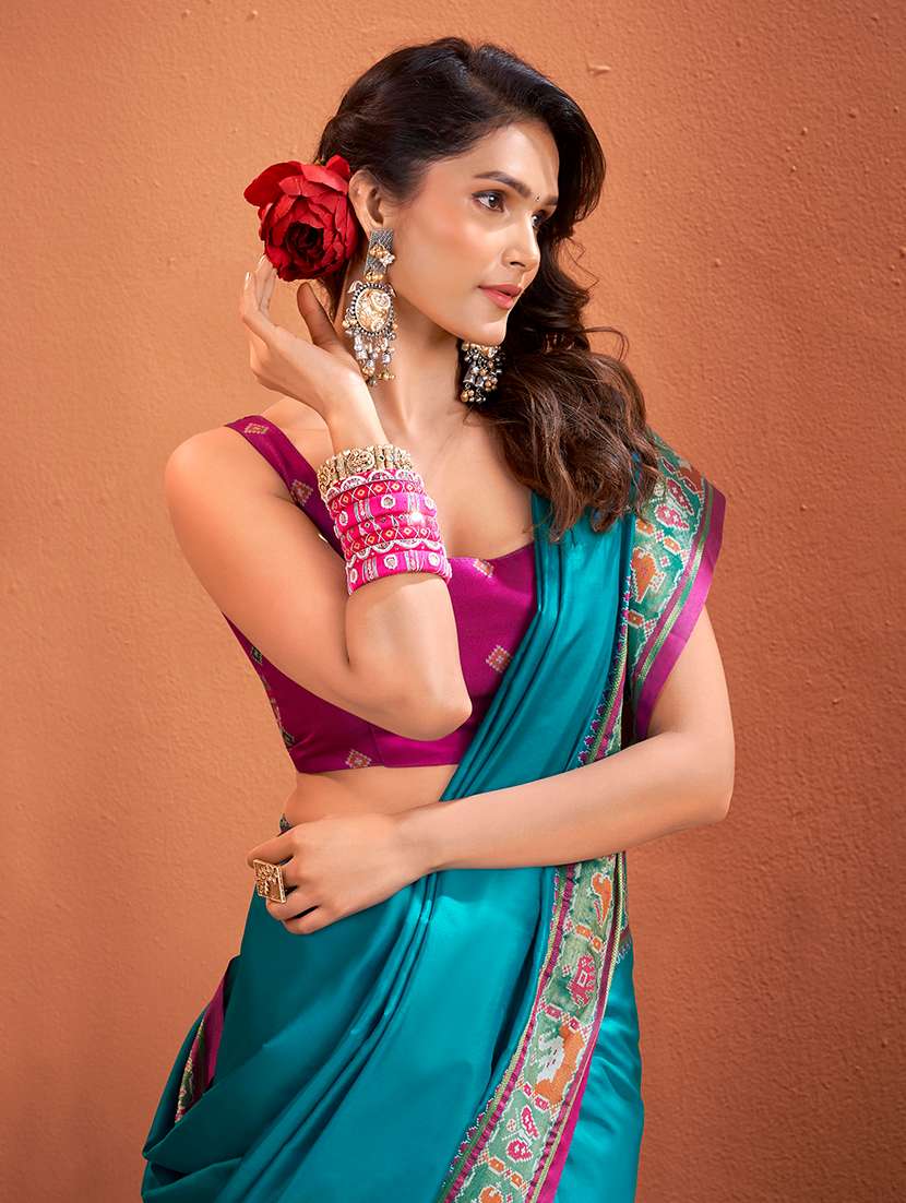women solid with bordered patola saree with blouse - 22593507 -  Standard Image - 3