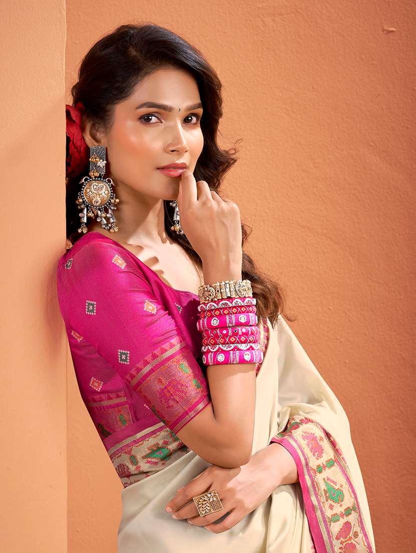women solid with bordered patola saree with blouse - 22593508 -  Standard Image - 3
