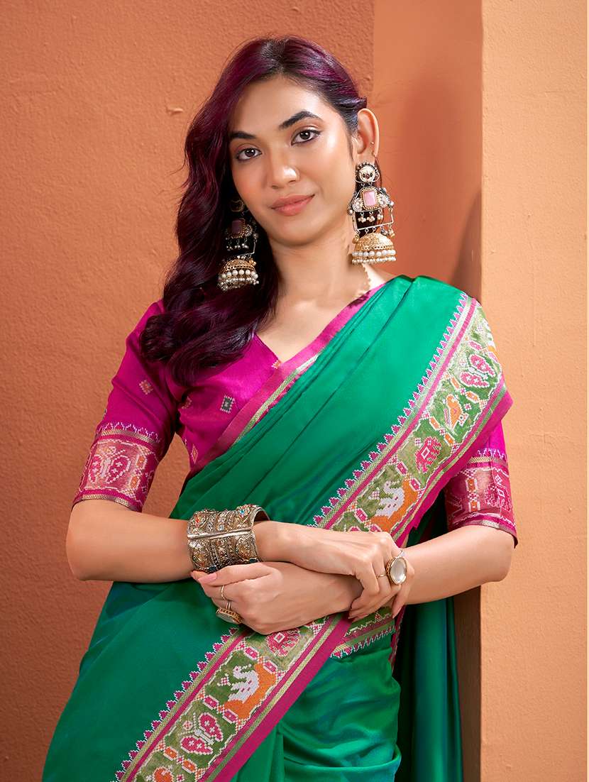 women solid with bordered patola saree with blouse - 22593509 -  Standard Image - 3