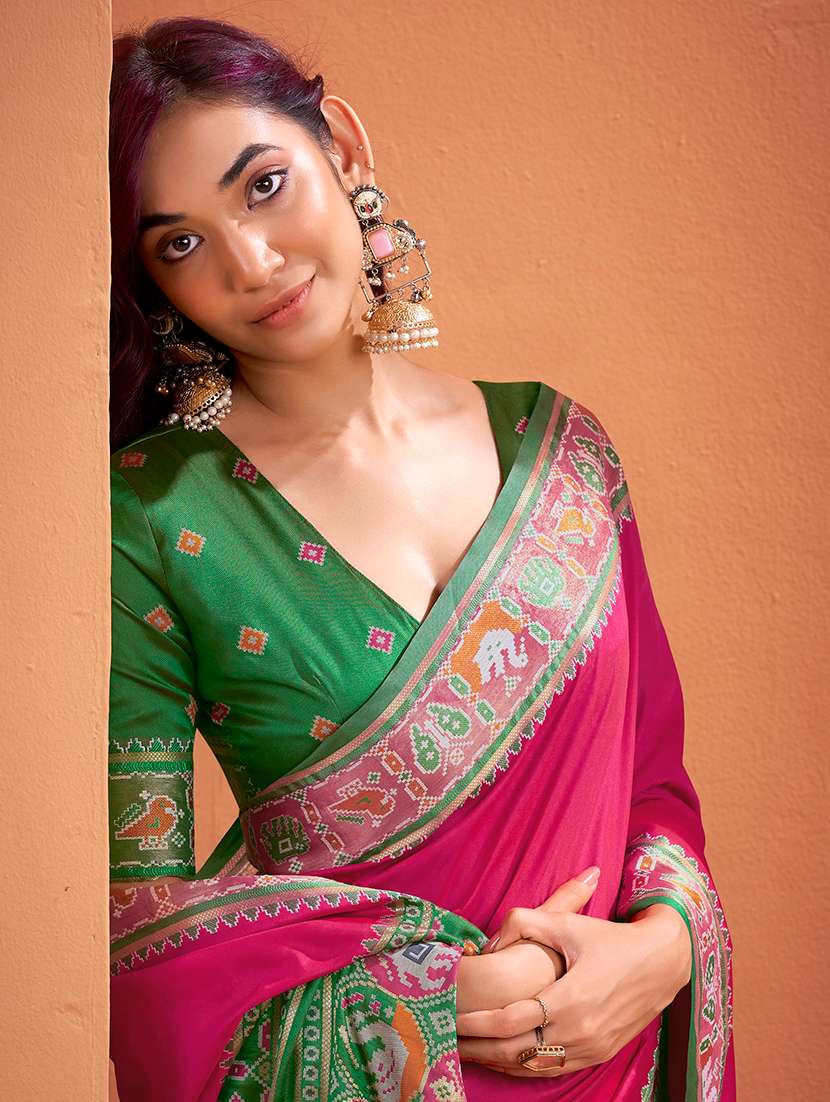 women solid with bordered patola saree with blouse - 22593512 -  Standard Image - 3