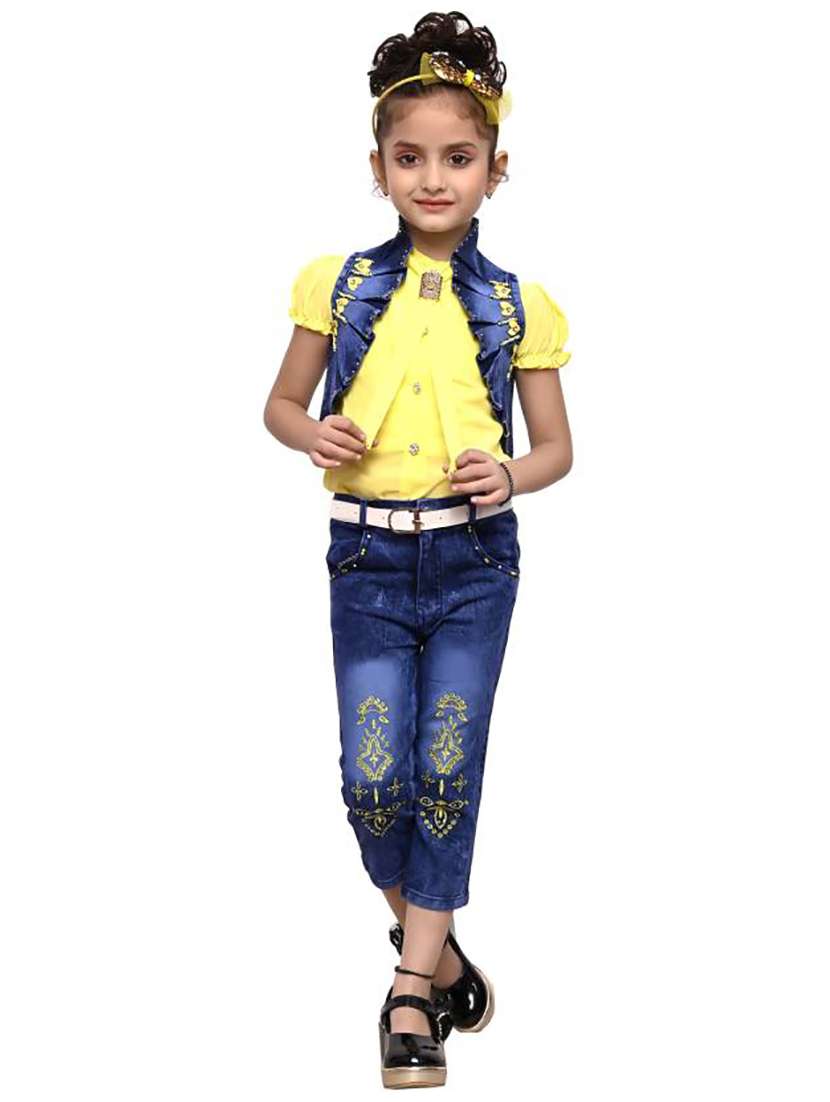 girls embellished puff sleeves top and capri set