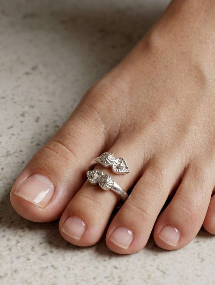 Women Oxidised Adjustable Toe Ring Set - 22593772 -  Standard Image - 3