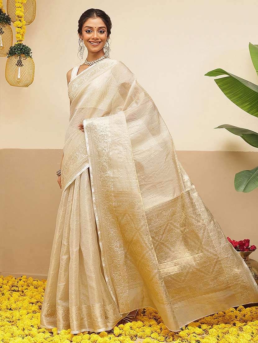 women solid with bordered kasavu saree with blouse