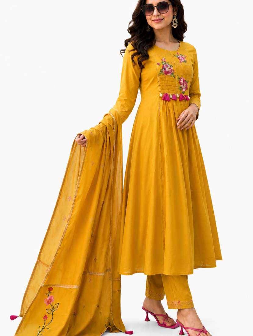 women embroidered three quarter sleeves kurta pant set with dupatta - 22593847 -  Standard Image - 3