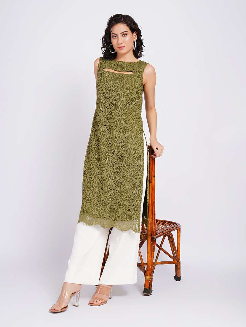 women self design sleeveless straight kurta