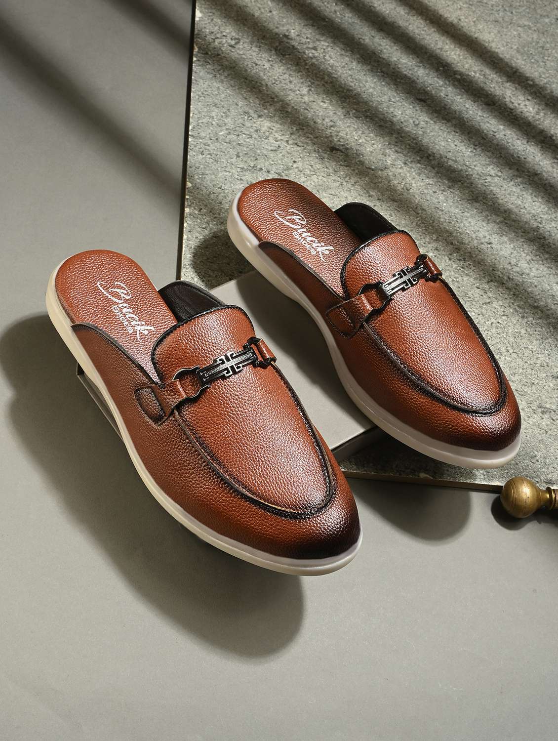 men textured slip on mule