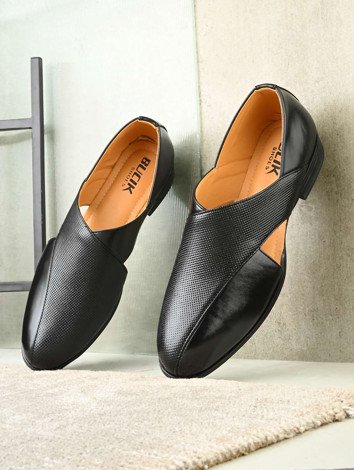men textured slip on sandal