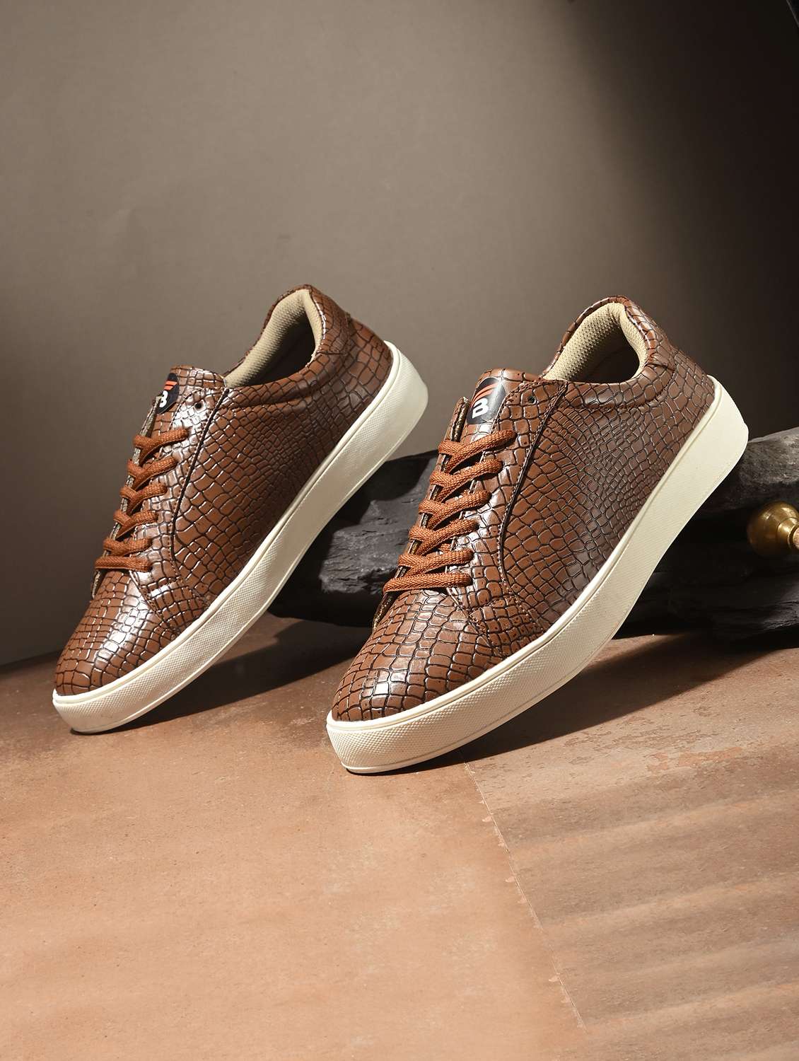 men brown lace up sneaker