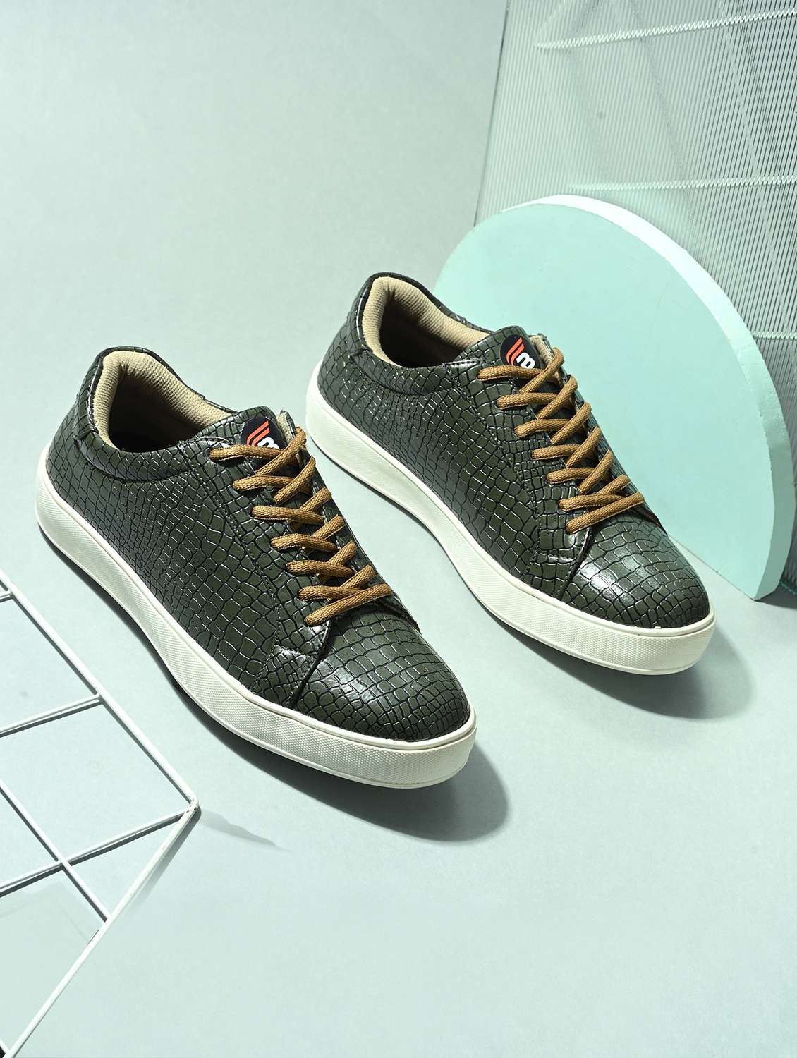 men olive lace up sneaker