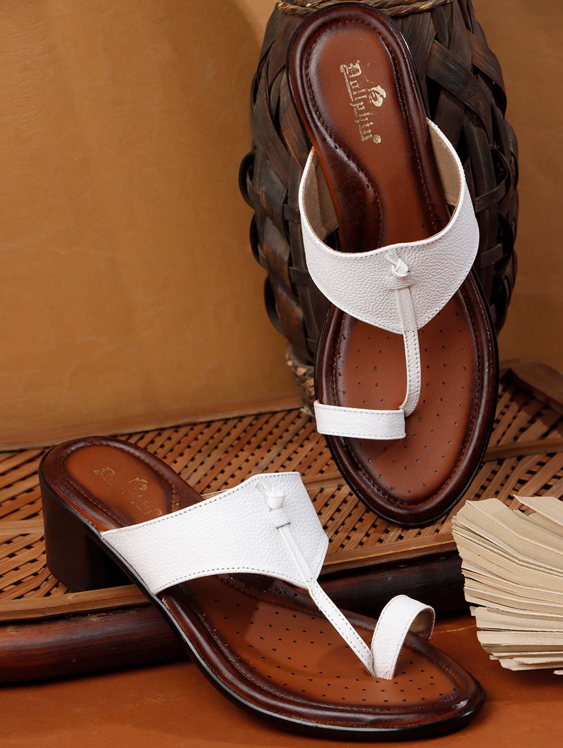 women solid one toe sandal