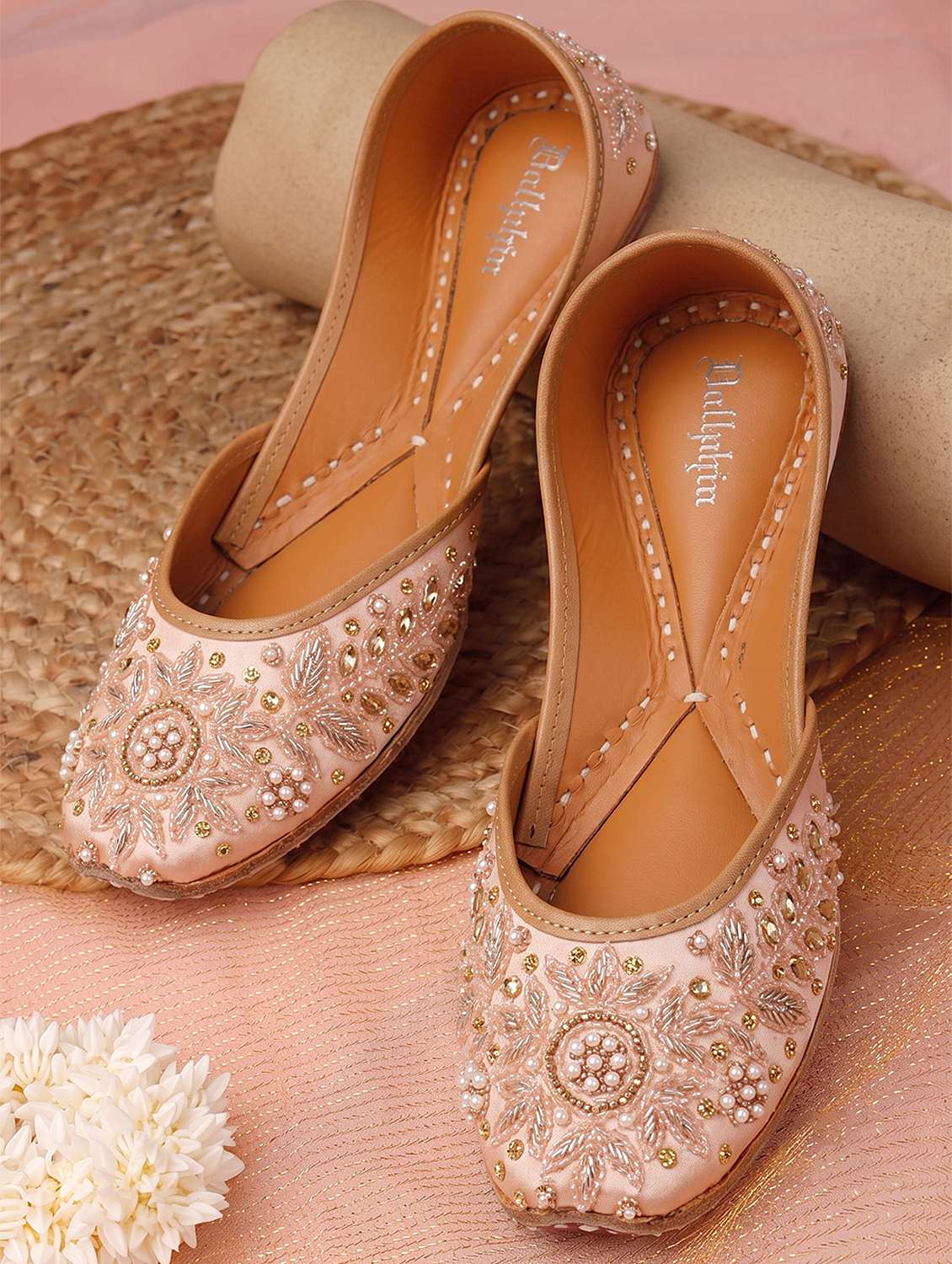women embroidered slip on jutti