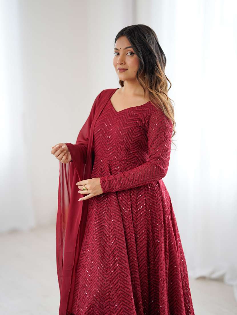 Women Embroidered Long Sleeves Kurta Pant Set With Dupatta - 22595402 -  Standard Image - 5