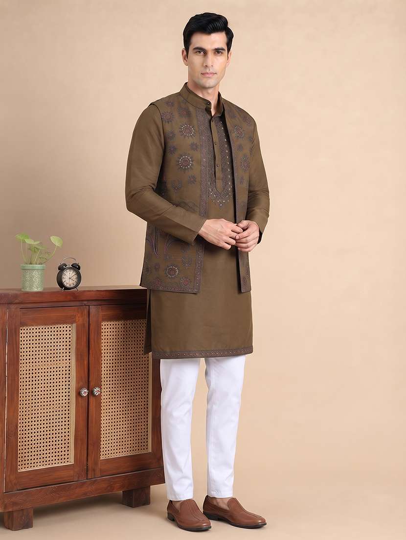 men solid with work mandarin neck kurta pyjama with jacket set