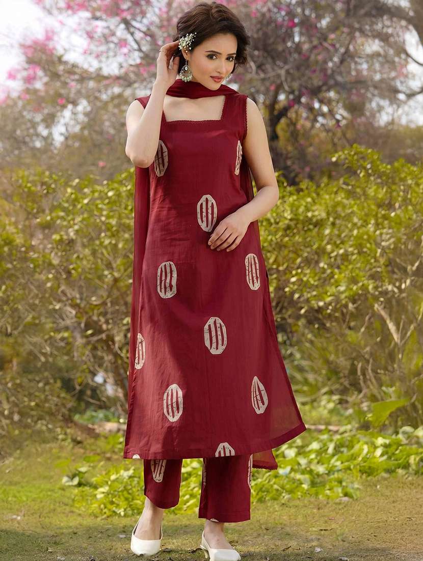 women printed sleeveless kurta pant set with dupatta