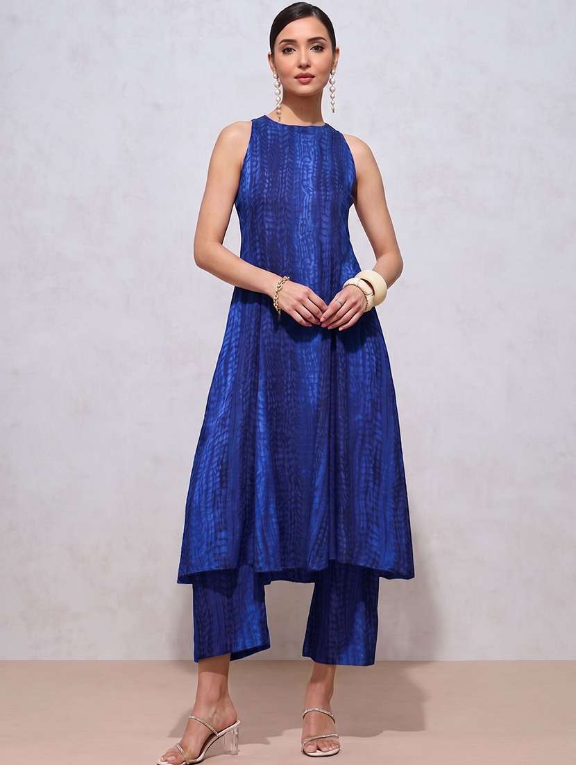 women printed sleeveless kurta pant set