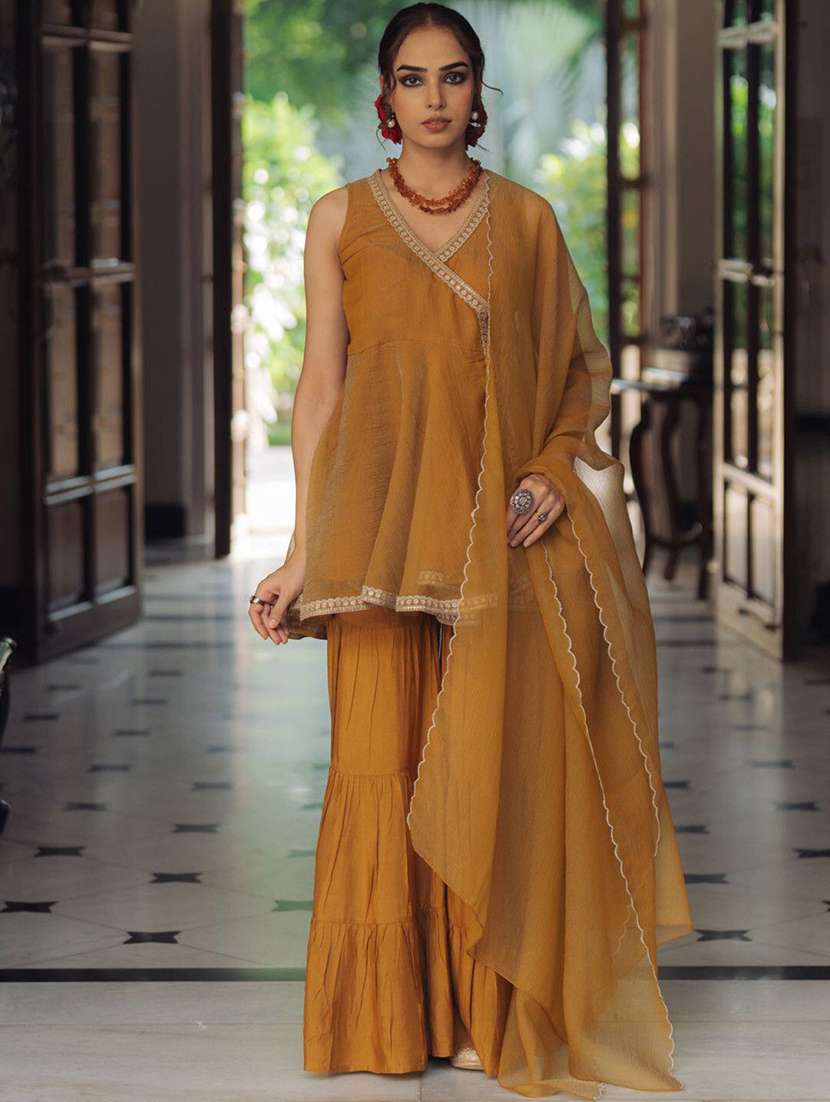 women embellished kurta sharara set with dupatta
