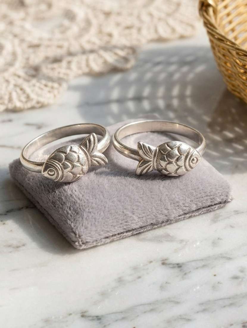 women oxidised adjustable toe ring set 