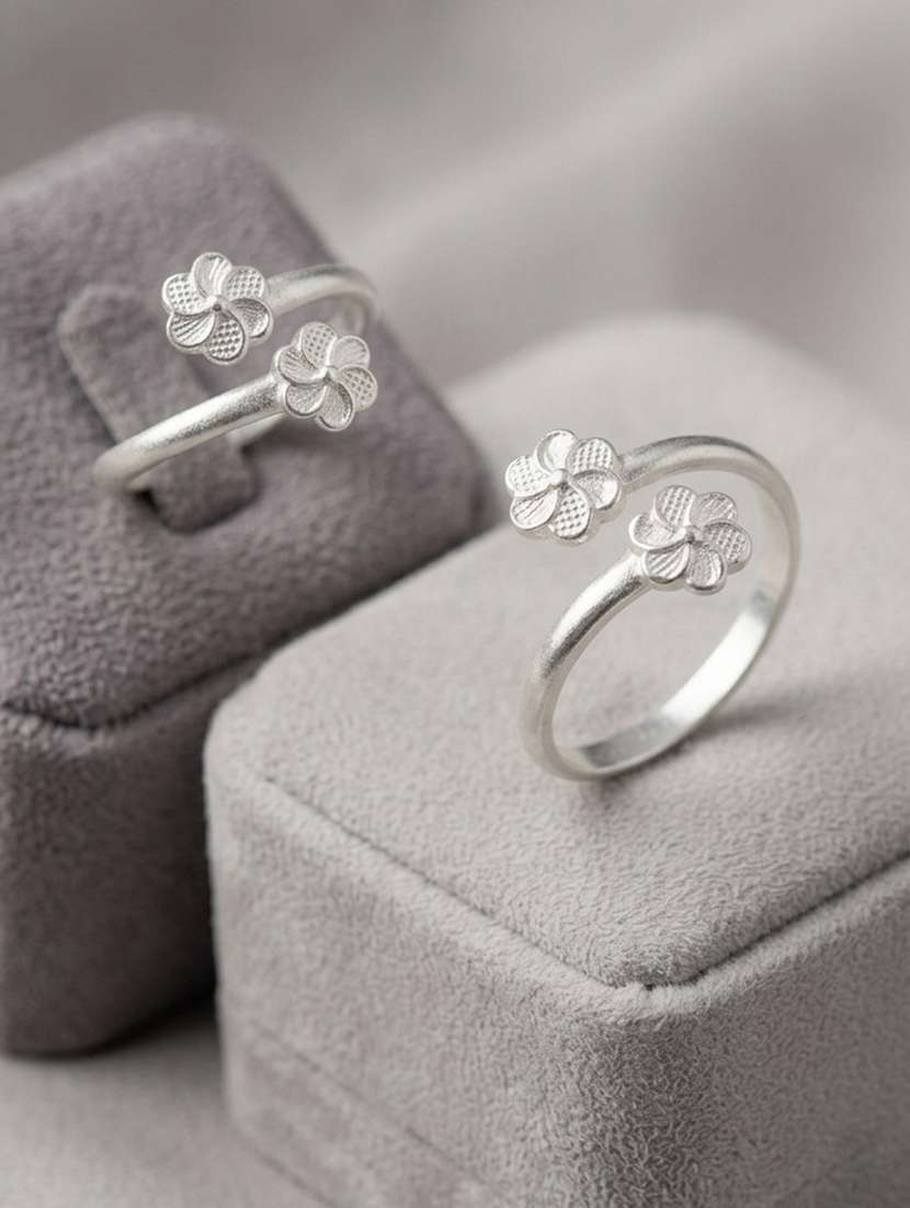 women oxidised adjustable toe ring set 