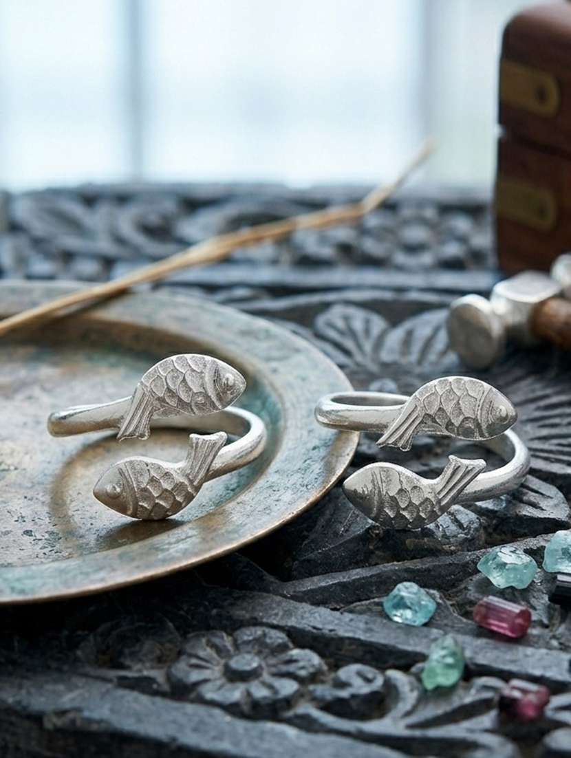 women oxidised adjustable toe ring set 
