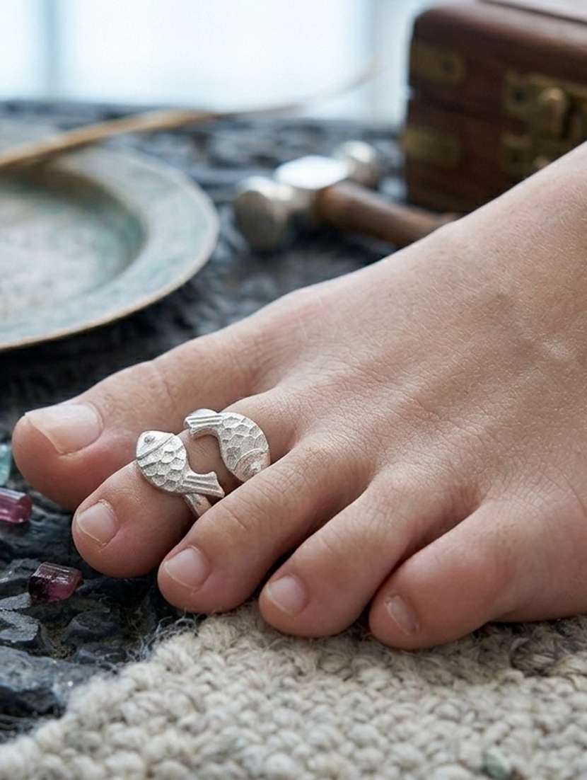 Women Oxidised Adjustable Toe Ring Set - 22596185 -  Standard Image - 3