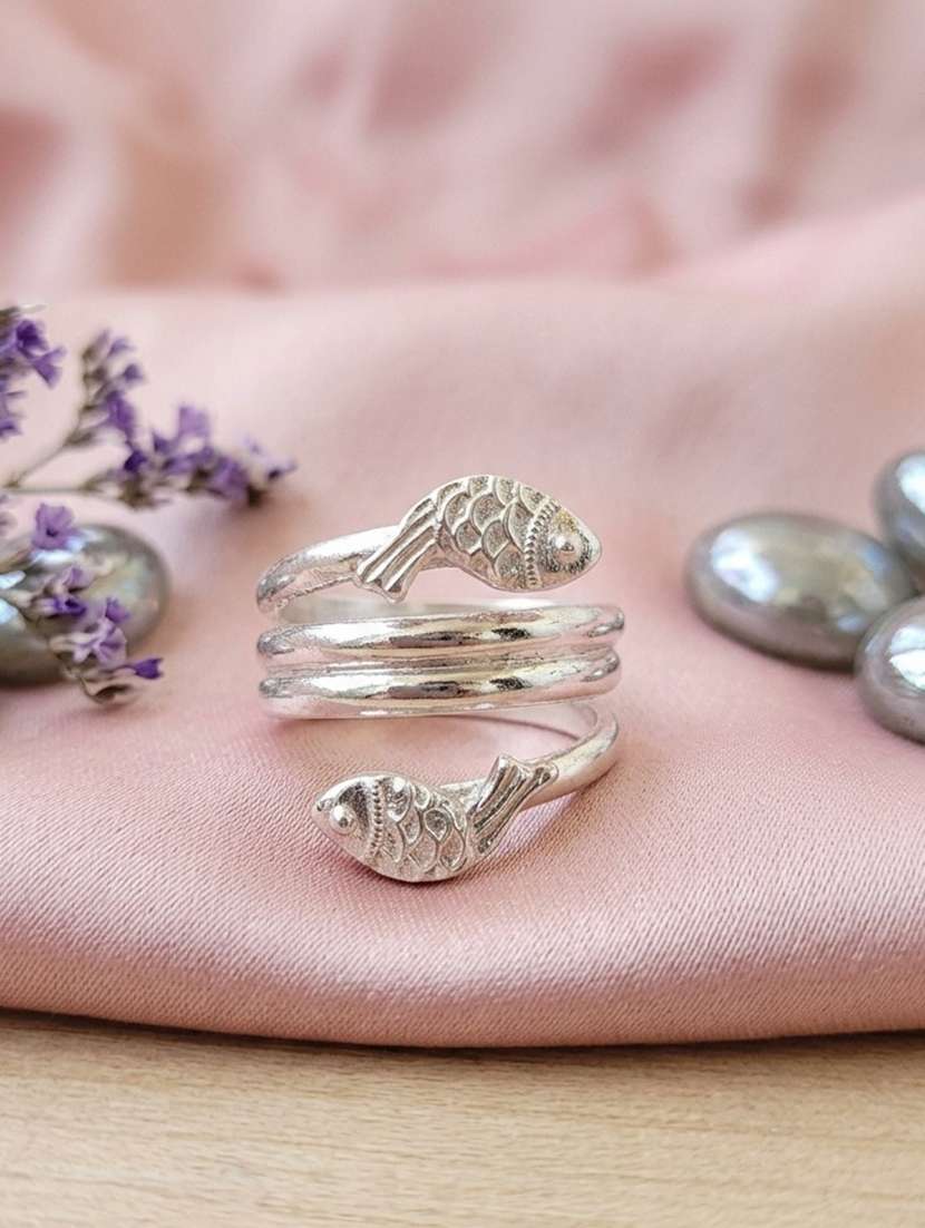 women oxidised adjustable toe ring set 