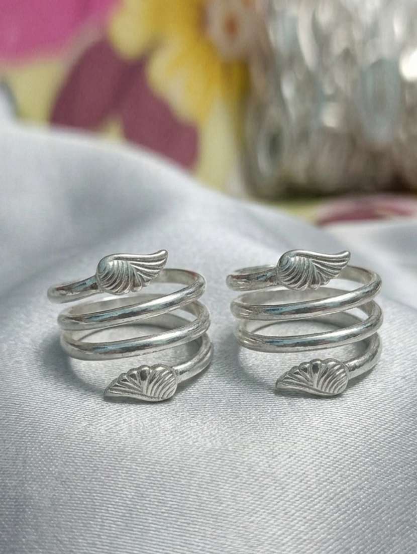women oxidised adjustable toe ring set 