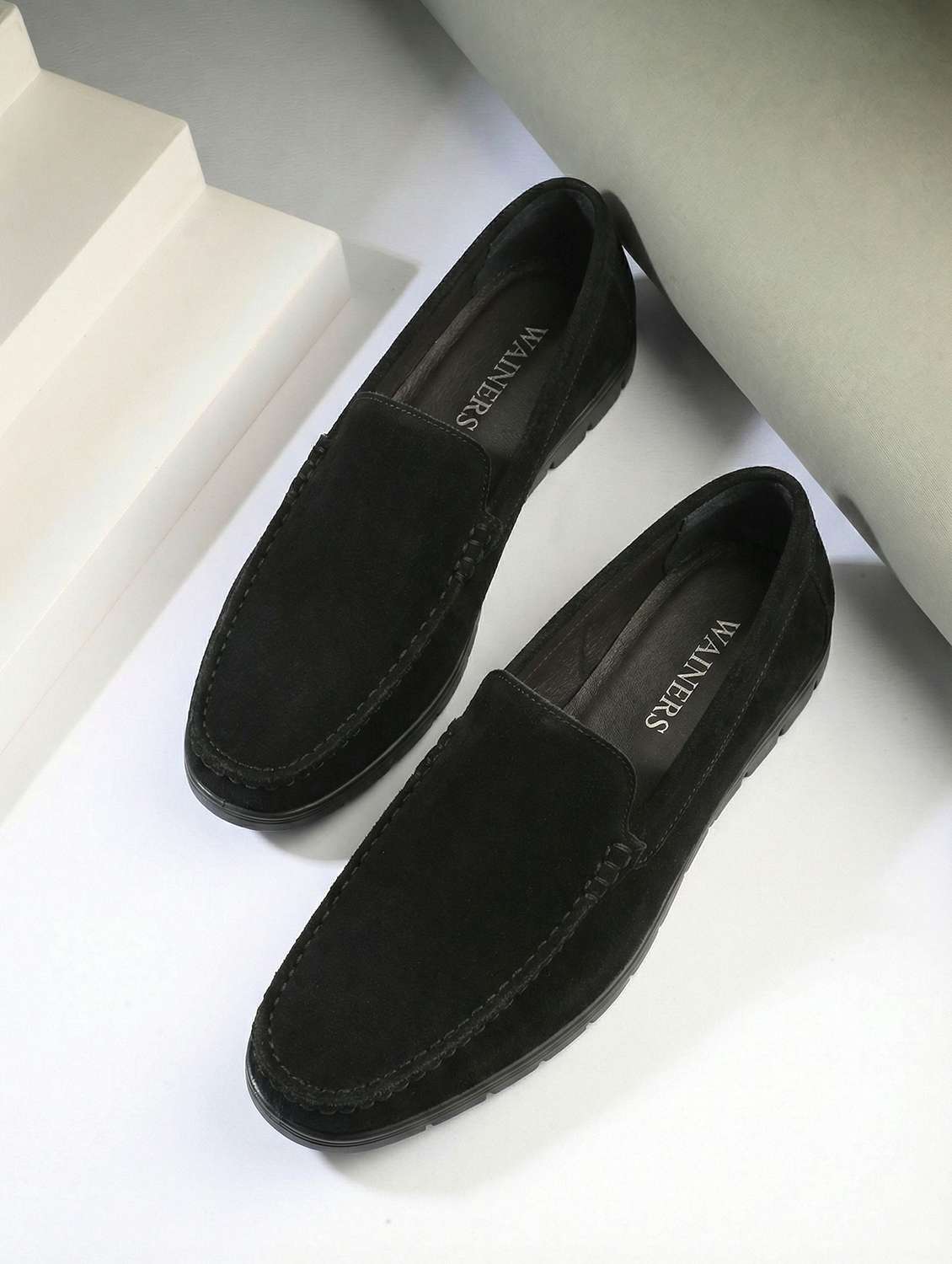 men solid slip on loafer