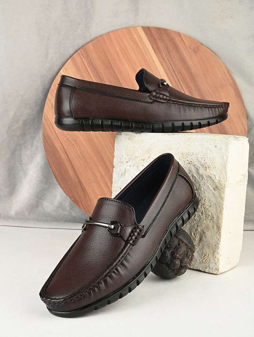 men solid slip on loafers