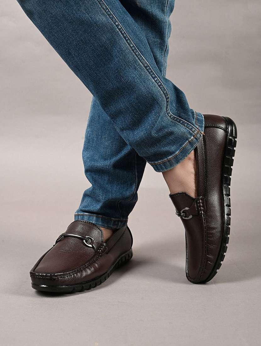 men solid slip on loafers - 22596202 -  Standard Image - 3