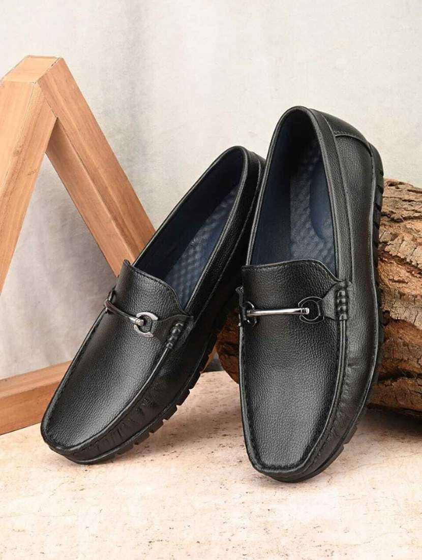 men solid slip on loafer