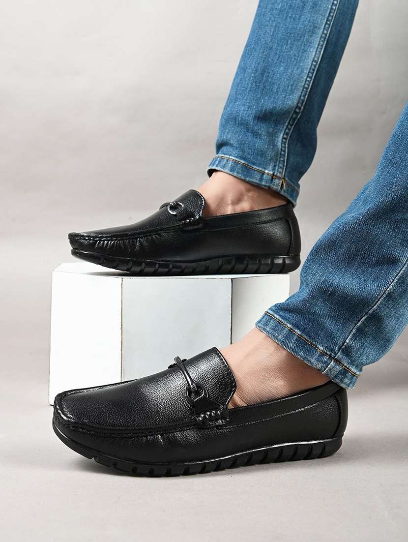 men solid slip on loafer - 22596205 -  Standard Image - 3
