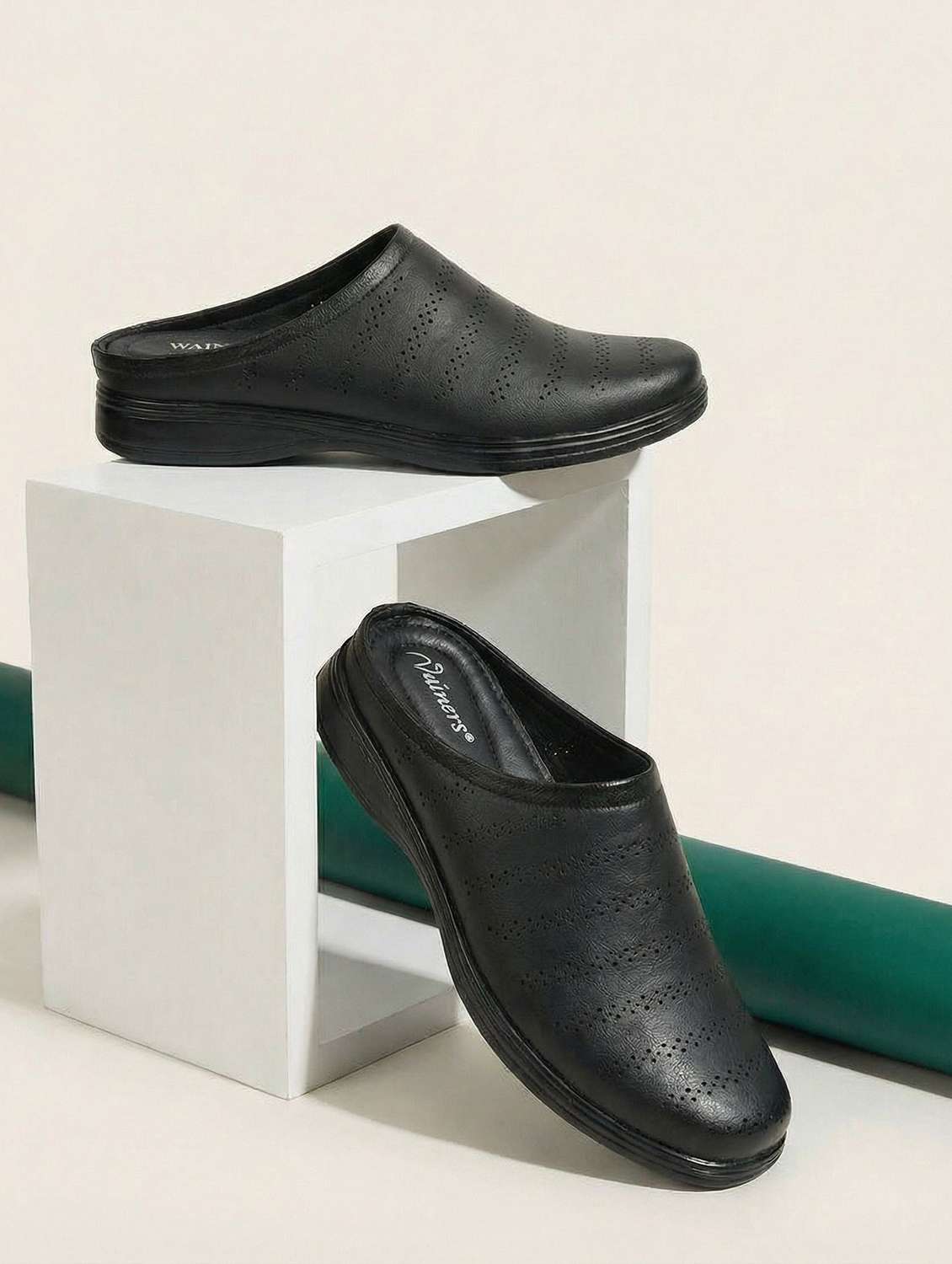 men textured slip on mule