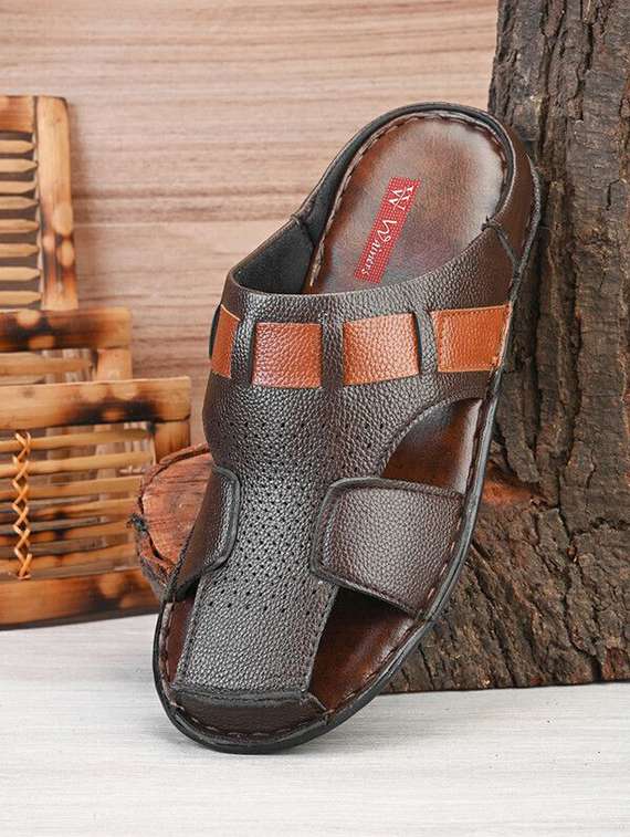 men textured slip on sandal