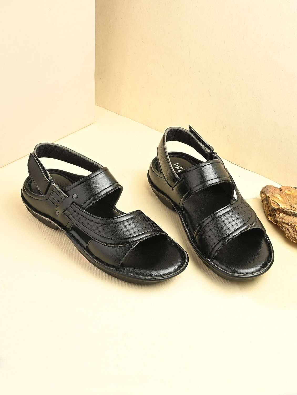 men textured back strap sandal