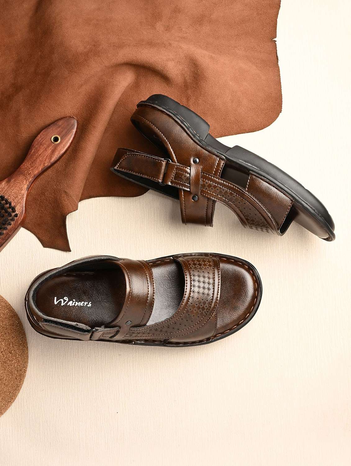 men textured back strap sandal