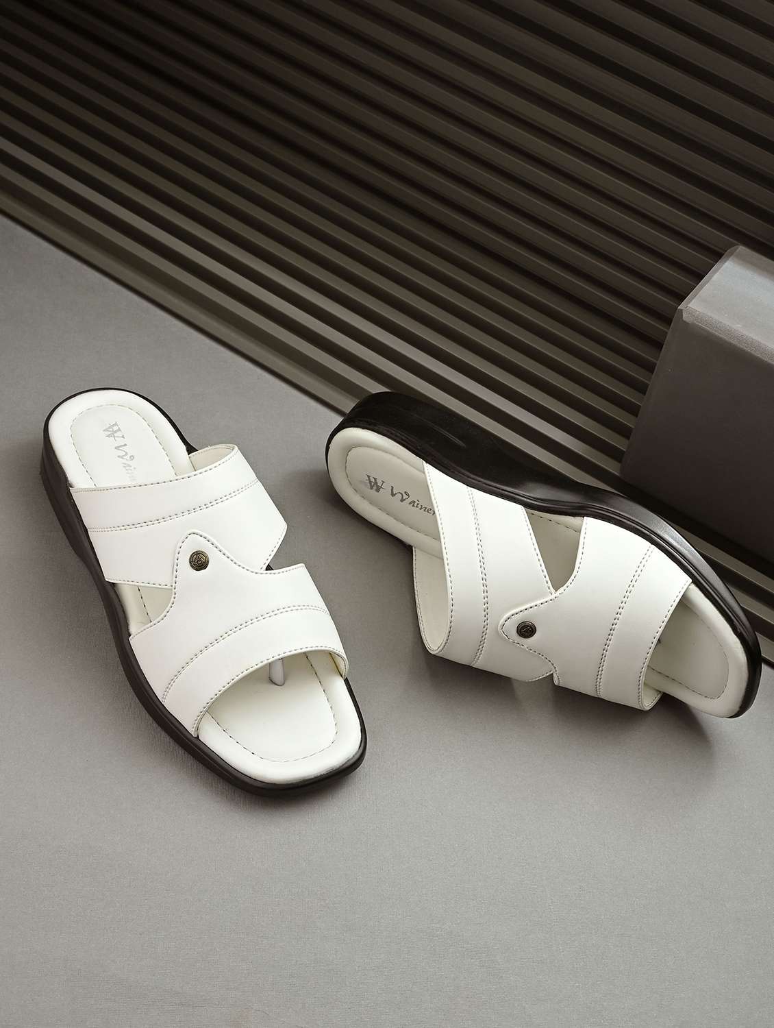 men solid toe separator sandal