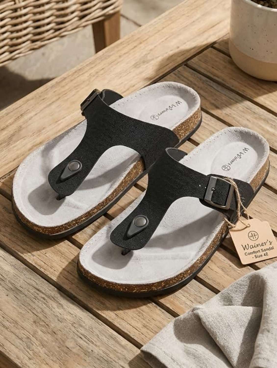men textured toe separator sandal