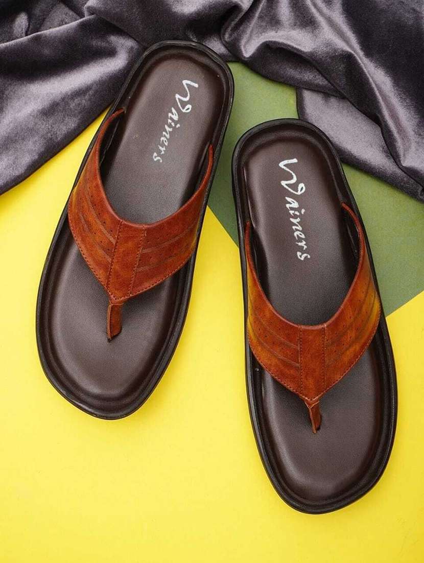 men textured toe separator sandal